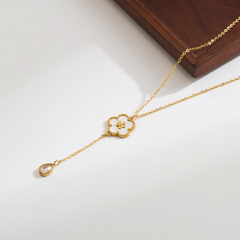 Elegant Simple Style Flower Stainless Steel Arylic Plating Inlay Acrylic Zircon 18K Gold Plated Women's Solitaire Necklace